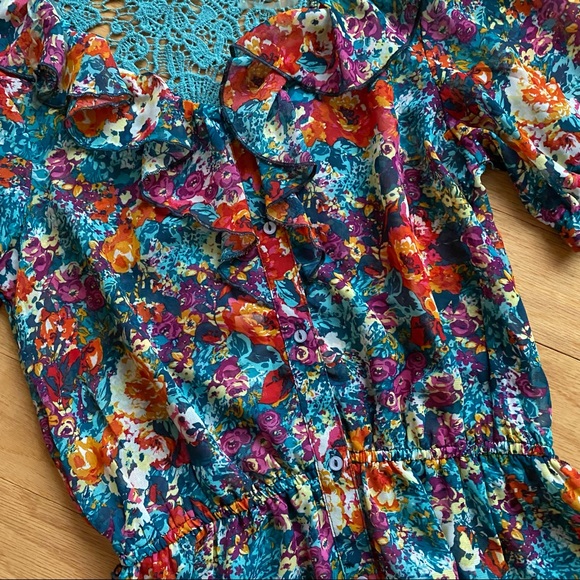 Floral top - Picture 2 of 9